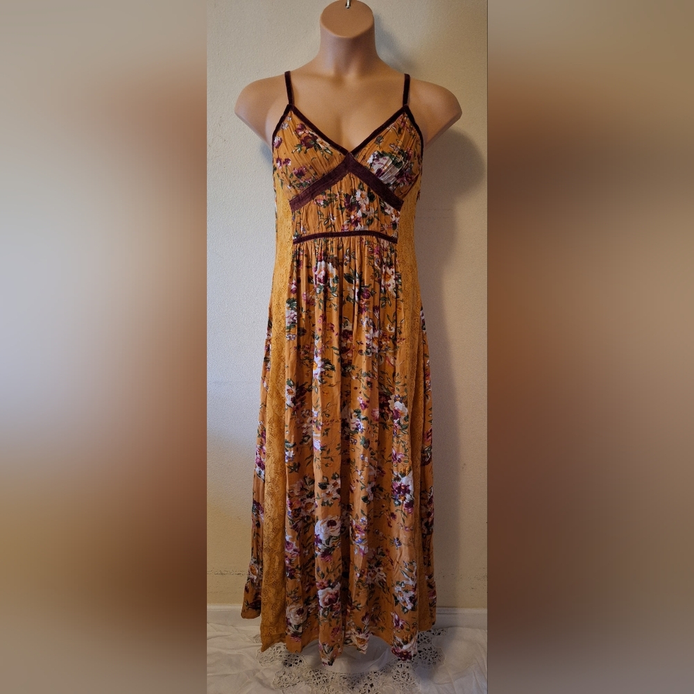 Chelsea & Violet Falling Rose Full length dress Women's Size Small